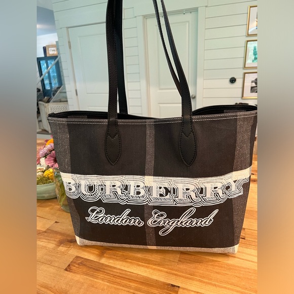 Authentic Burberry Coated Canvas Tote Bag - Picture 4 of 12